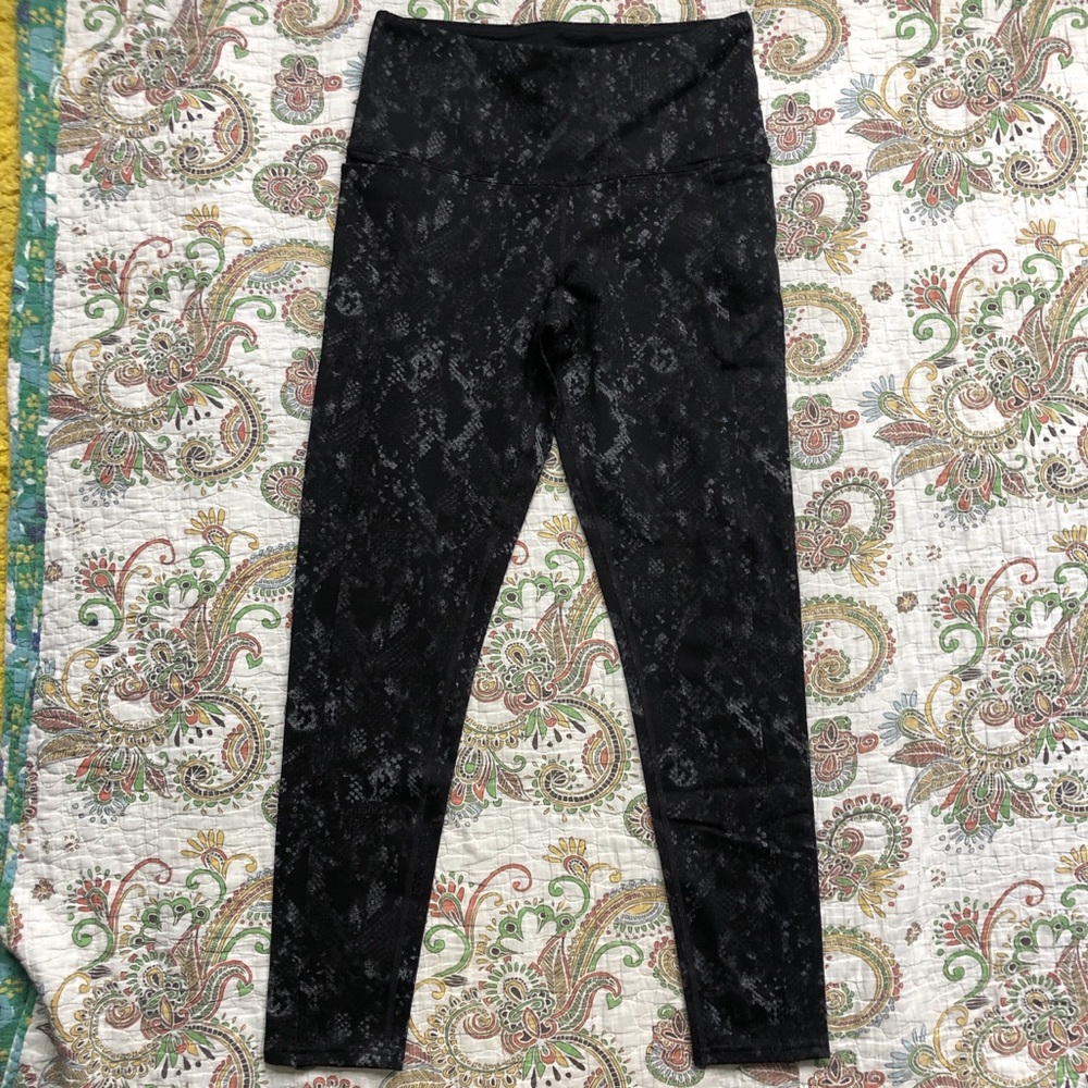Black &grey reptile pattern leggings with pockets